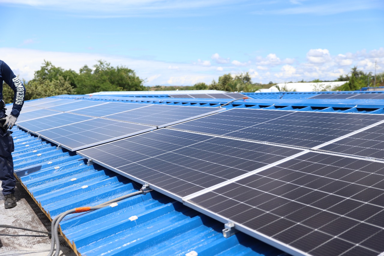 Abren convocatoria para que emprendimientos del Huila, accedan a energía fotovoltaica